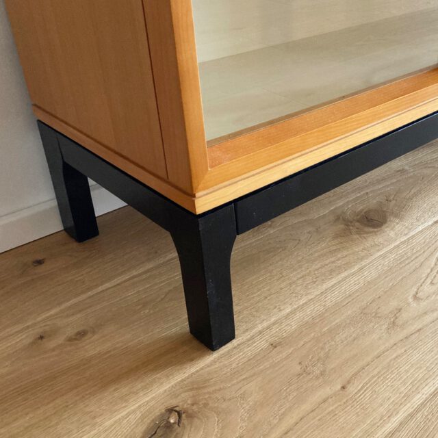 Neues Untergestell für einen alten Schrank für @obstbrand aus Buche, schwarz lackiert. Die Form der Füße ist mit Einsetzfräsung entstanden. Zargen sind in den Füßen auf Gehrung abgesetzt und Überblattung verleimt.
⠀⠀⠀⠀⠀⠀⠀⠀⠀⠀⠀⠀⠀⠀⠀⠀⠀⠀⠀⠀⠀⠀⠀⠀⠀⠀⠀⠀⠀⠀⠀⠀⠀⠀⠀⠀⠀⠀⠀⠀⠀⠀⠀⠀⠀⠀⠀⠀⠀⠀ ⠀⠀⠀⠀⠀⠀⠀⠀⠀⠀⠀⠀⠀⠀
⠀⠀⠀⠀⠀⠀⠀⠀⠀⠀⠀⠀⠀⠀⠀⠀⠀⠀⠀⠀⠀⠀⠀⠀⠀⠀⠀⠀⠀⠀⠀⠀⠀⠀⠀⠀
#wood #holz #woodworking #holzbau #holzliebe #Buche #interior #interiordesign #living #art #fashion #architecture #decor #style #home #homedecor #einsetzfräsen #instagood #beautiful #photooftheday #luxury #designer #altendorf